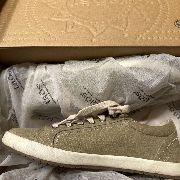 Gently used (for two weeks) army green Taos sneakers - Picture 7 of 8